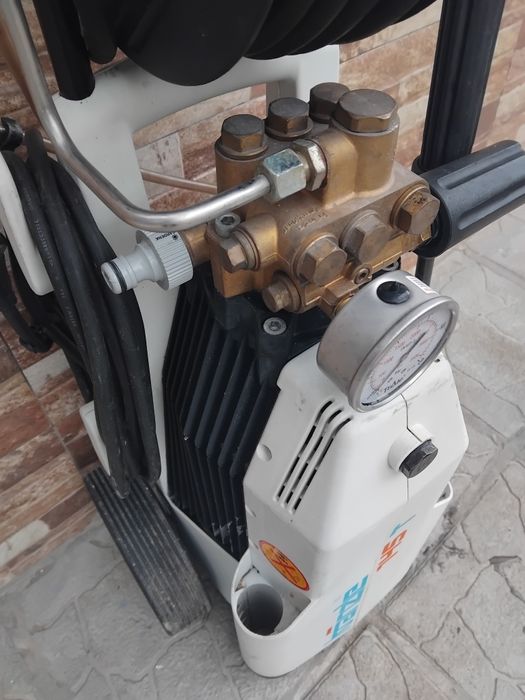 Машинъ за Отпушвате на Канали Kranzle145T160bar3kw220V Най Висок Клас
