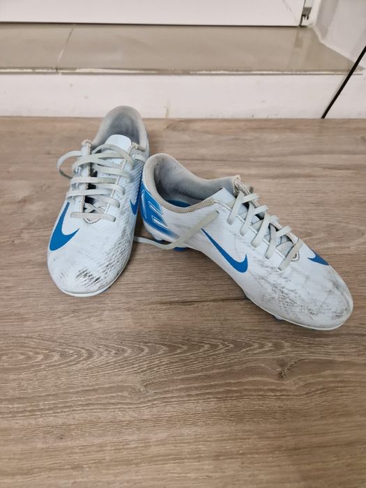 Ghete fotbal Mercurial pentru Iarba