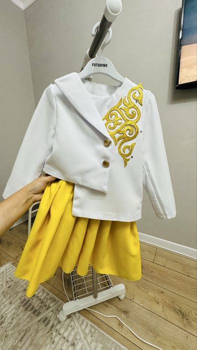 Продам костюм для девочек