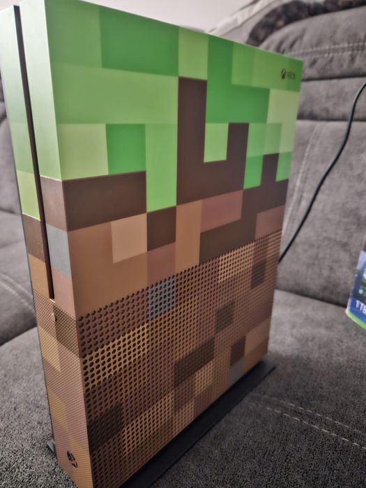 Vand xbox one s cu jocuri (incluse)si maneta.