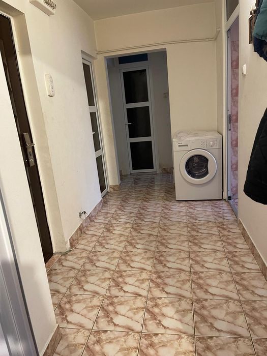 Închiriez apartament 3 camere