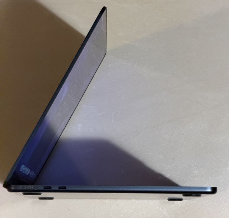 Laptop Apple MacBook Air M2 13 inch, stare foarte buna bateria la 100%