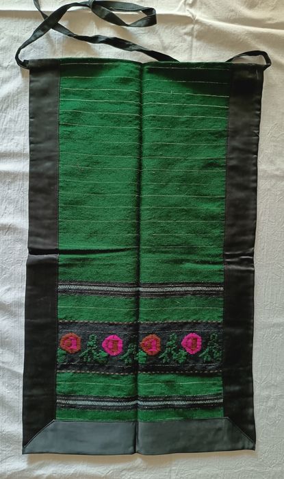 Ръчно тъкана, ръчно бродирана престилка за национална носия