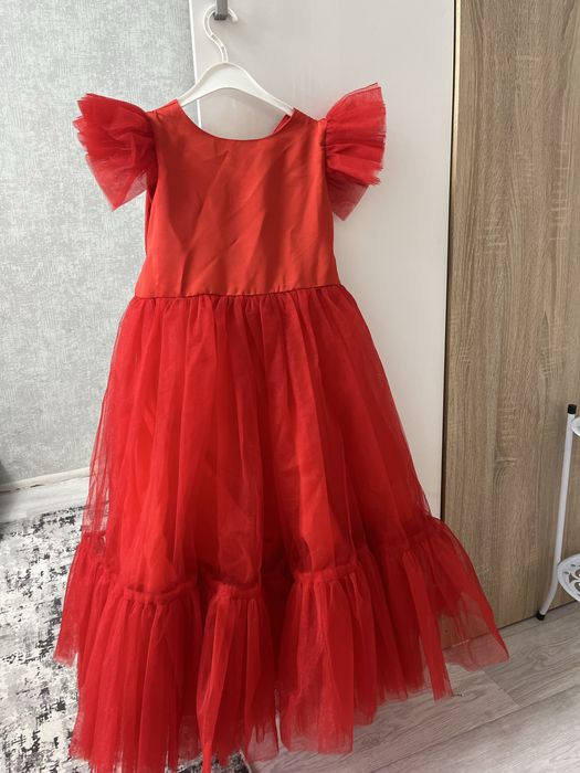 Нарядное платье для девочки .