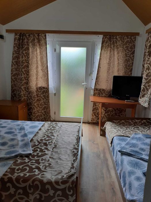 Casuta  Briza Marii - Costinesti  , din poarta se vede marea , rezervari 0745997301