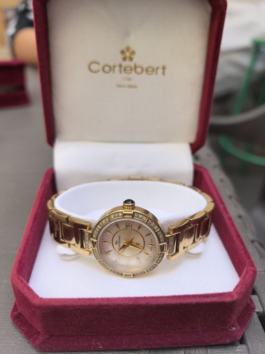 Позлатен часовник cortebert