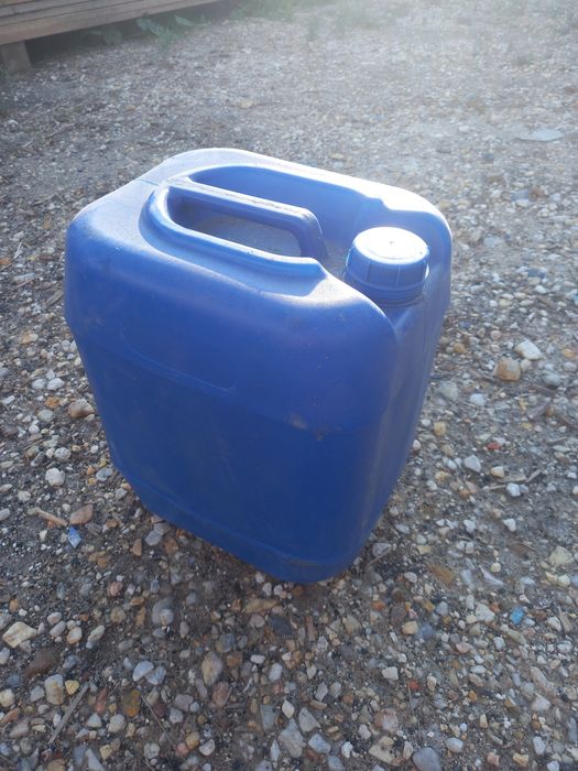 Канистры пластмасовые