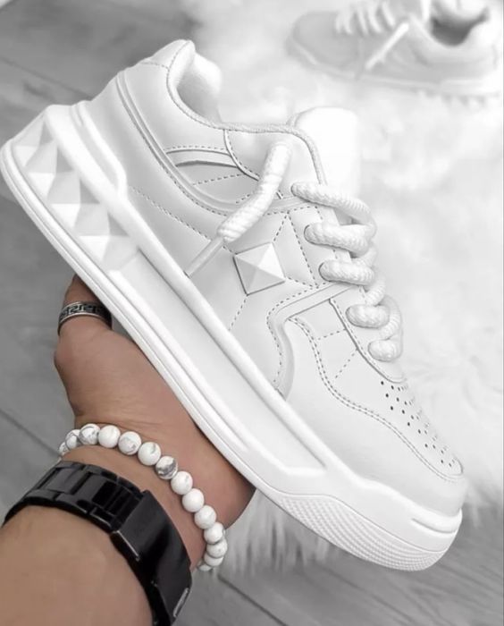 Adidasi VLTN. Gatavani calitate superioara!