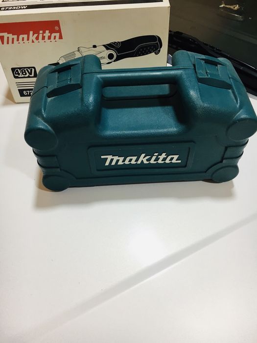 Фирм. аккумуляторная отвёртка+чемодан 80шт разных бит MAKITA ORIGINAL