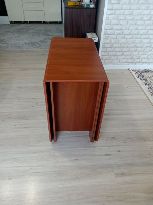 Продам стол книжка