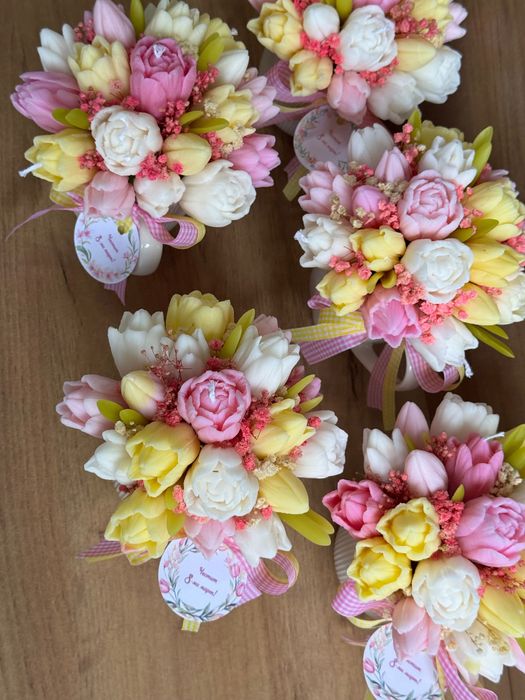 Пролетни букетчета от восък за 8 март