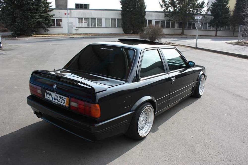 M TECH 2 спойлер за BMW E30