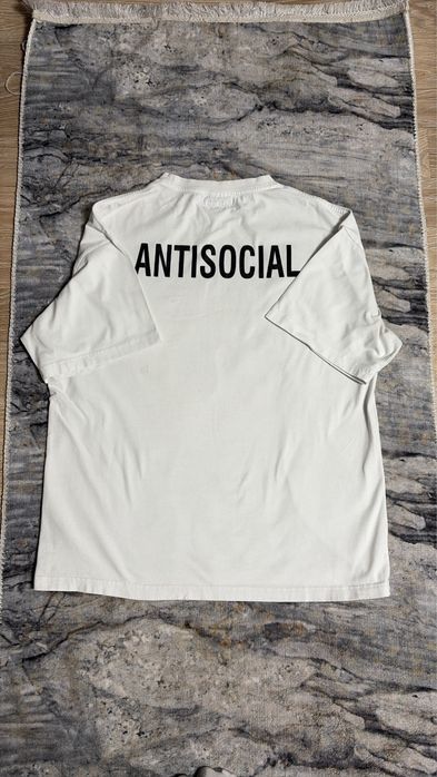 tricou vetements no social media