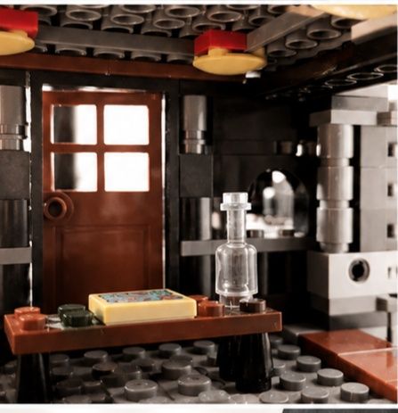 Конструктор корабль из Lego.