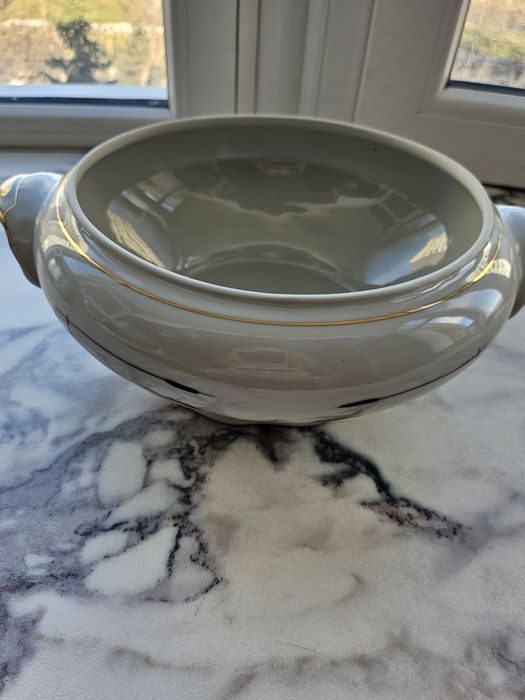 Красив фин   порцеланов супник