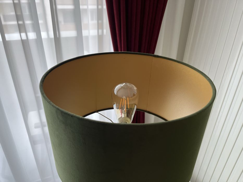 Abajur din catifea verde 35/35/20 cu interior auriu
