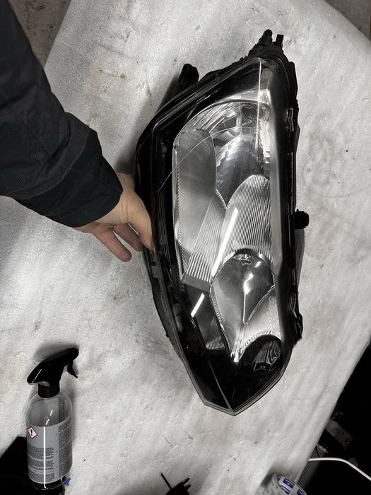 Far dreapta skoda rapid.