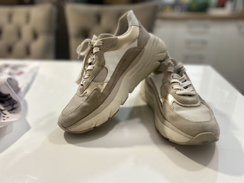 Сникърси бежови geox