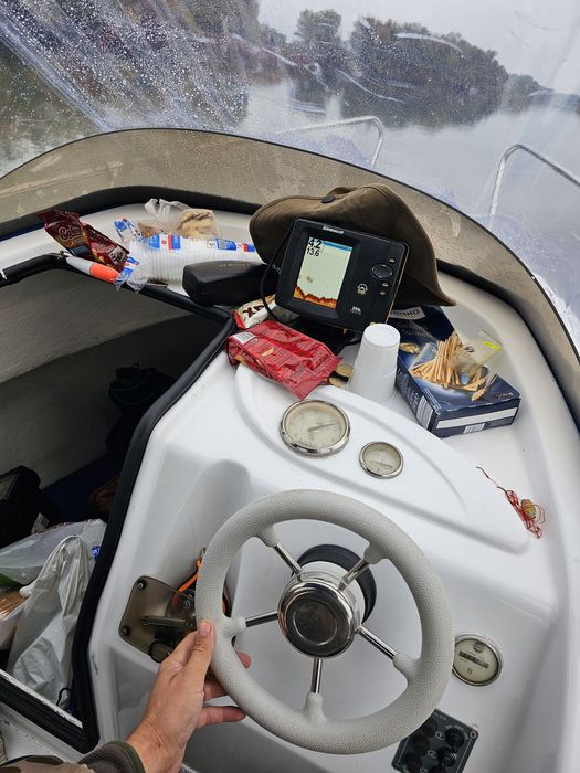 Vand ansamblu complet barca semicabinata, motor  4 t, peridoc, sonar