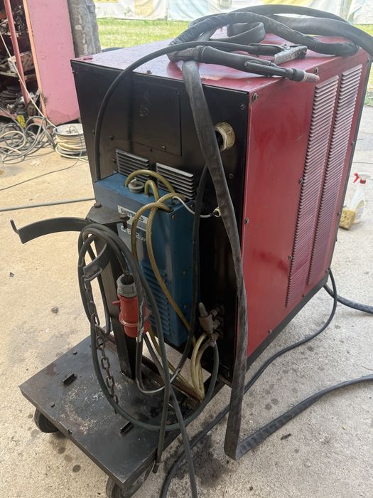 Unic Lincoln Electric Square Wave TIG 300 AC/DC 300A + torță + răcire + cărucior