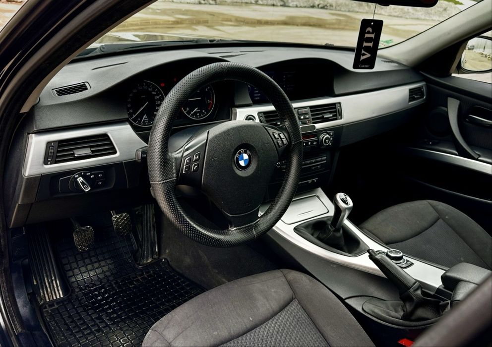 BMW SERIA 3 2010