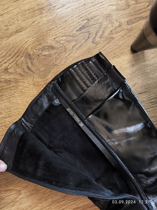 Продаются женские сапоги