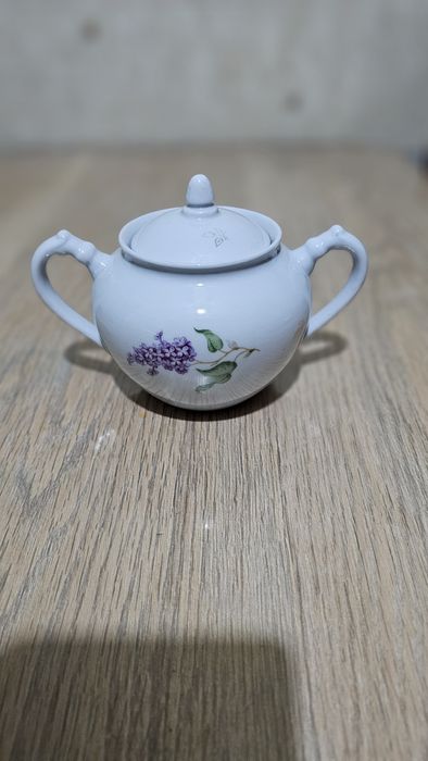 Продаю чайник заварочный и сахарница