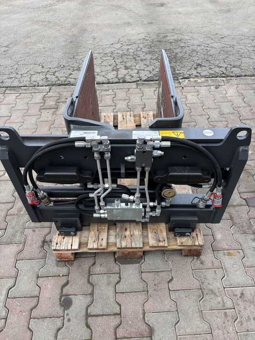 Atașament Bale Clamp KAUP FEM 2 – FEM 3 Capacitate 1400 kg