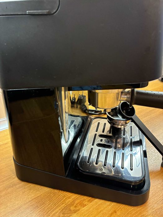 кафе машина  Делонги Stilosa  15 bar, 1100 W, 1 л, Черен