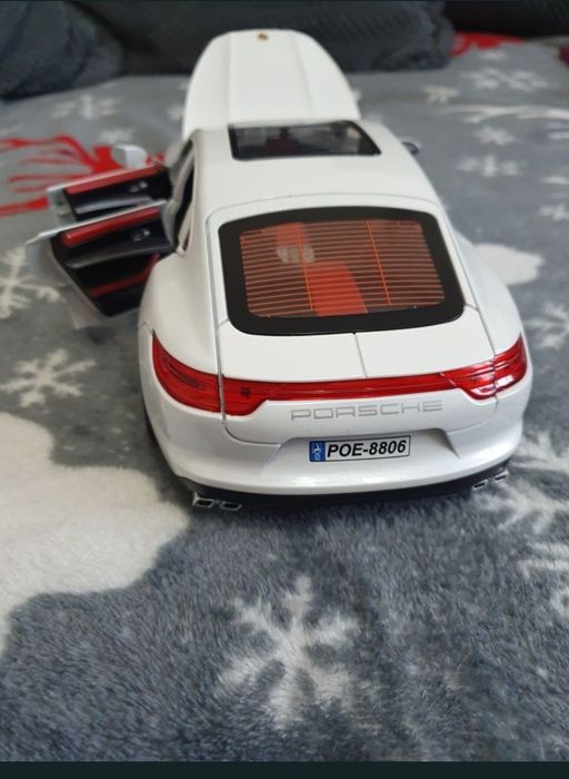 Macheta metalica Porsche panamera scara 1:18 noua