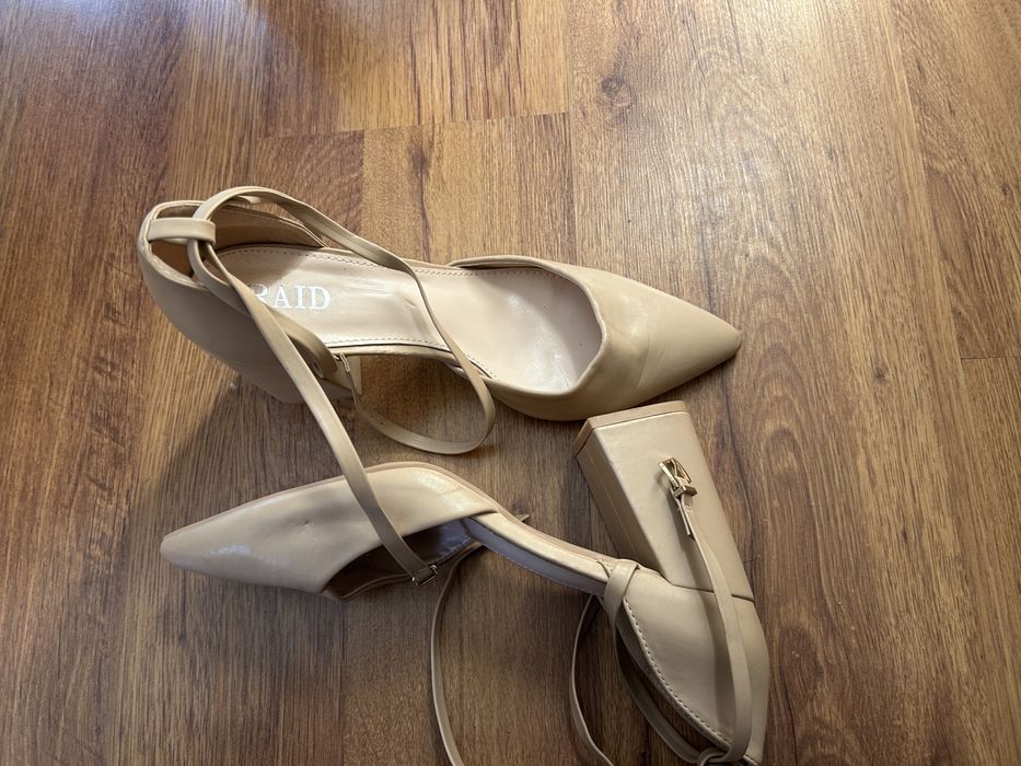 Обувки на висок ток