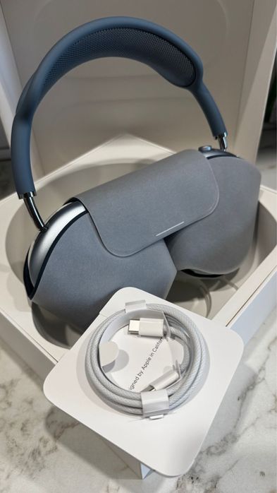 Продам новые AirPods Max (голубой)