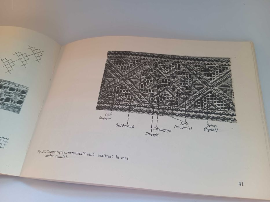 cartea „Nestemate Bihorene” de Aurelia Blaga și Nicolae Dunăre, publicată în 1974 de Editura Tehnică