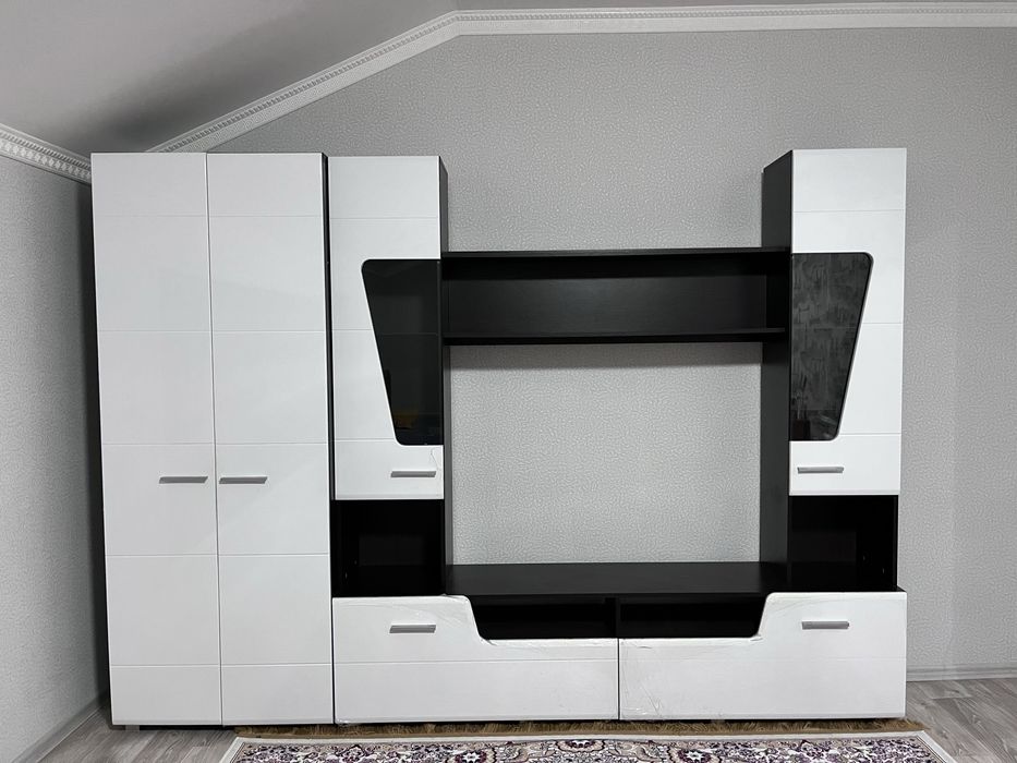 Белый сервант. Новый кленкасымен