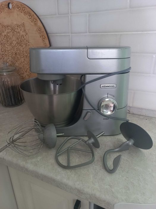 Миксер Kenwood, с 3 насадками