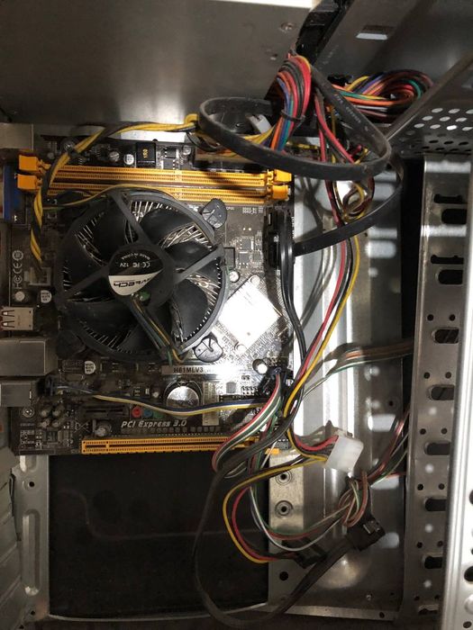 Продам 3 старых системных блока + монитор (комплектом или по отдельнос