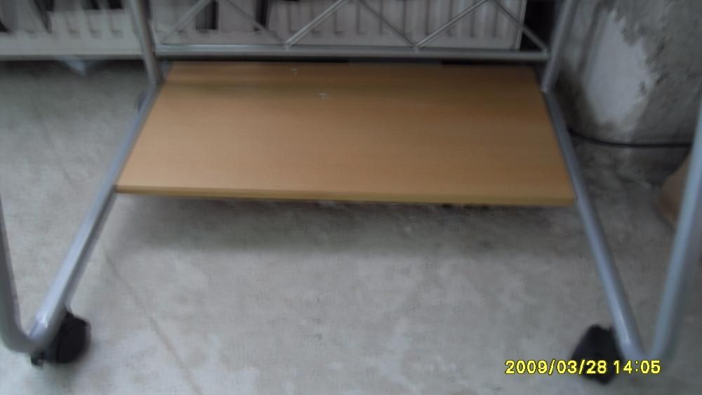 бюро на колелца запазено