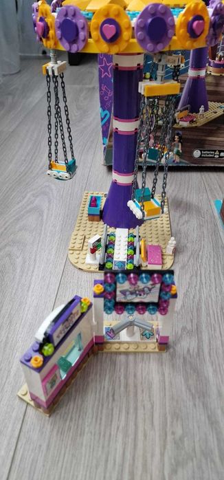 LEGO Friends - Debarcaderul cu distractii din Heartlake City 41375, 1251 piese