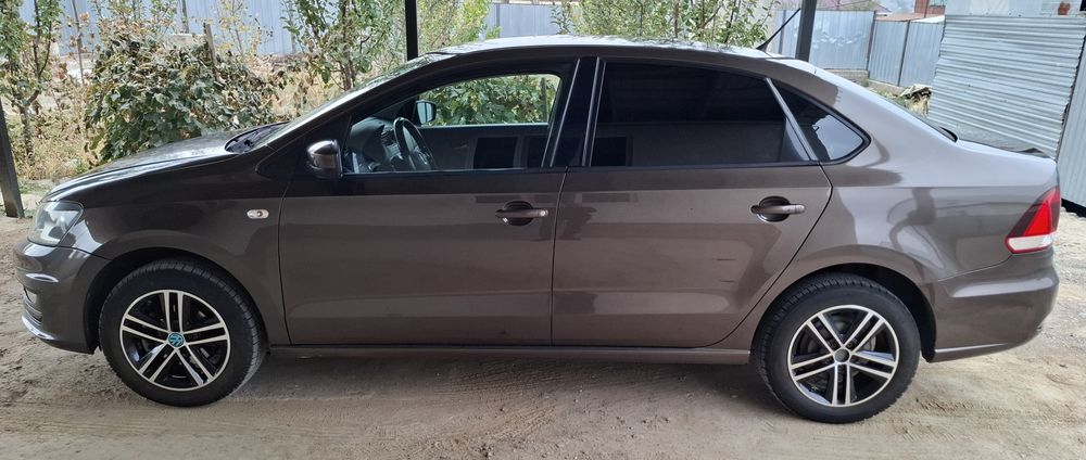 Volkswagen Polo 2015, 1.6