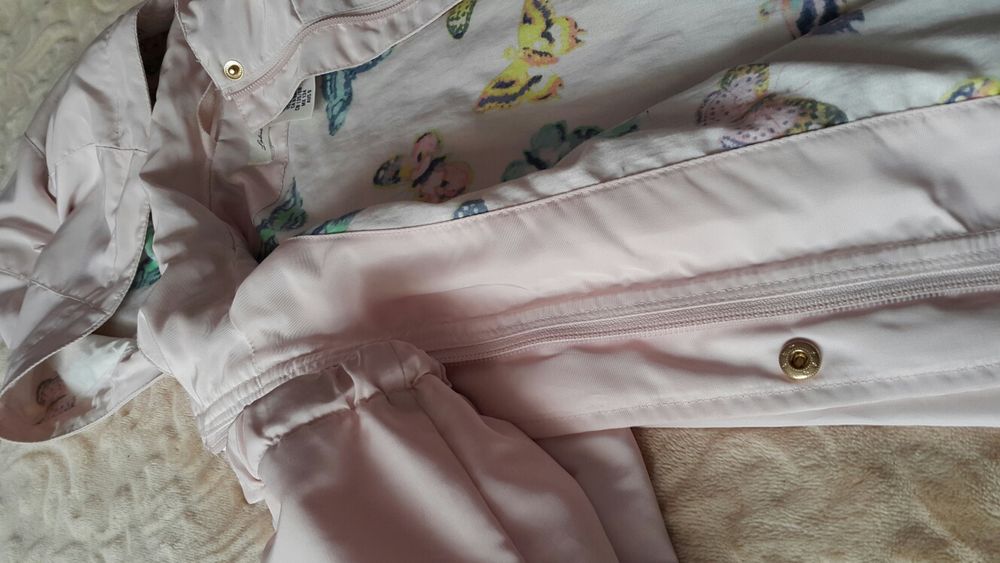 Детско яке за момиче от H&M. Ръста се вижда на снимката