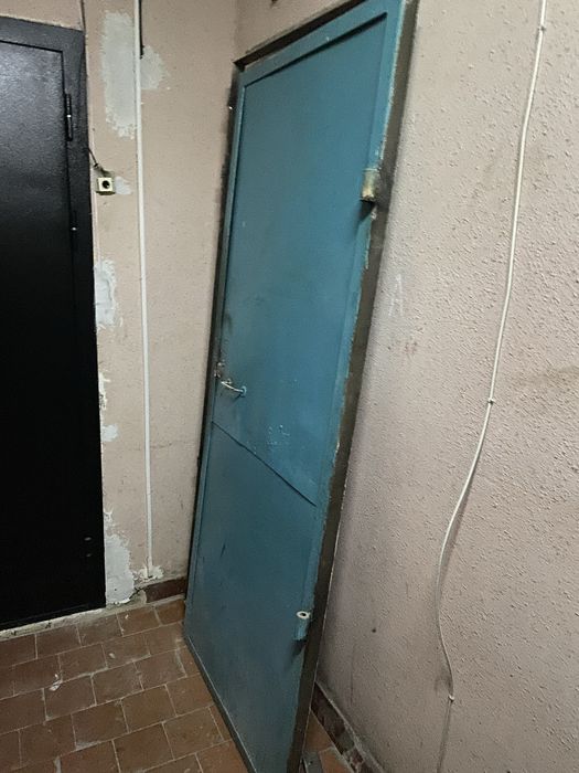 Продам железную дверь