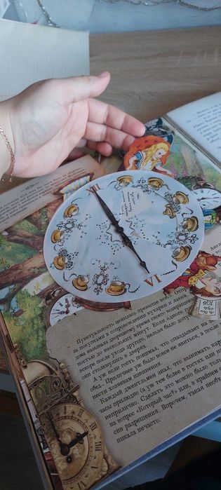 Книга Алиса в стране чудес