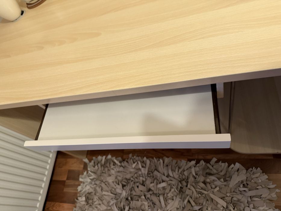 Офис/ Ученическо бюро+ подарък стол