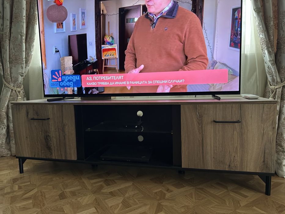 Продавам TV шкаф