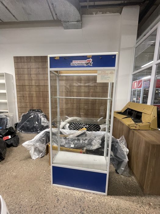 Стекляная полка витрина