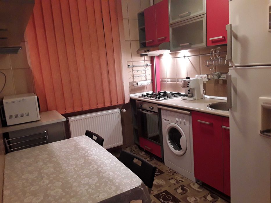 inchiriez apart. 2 camere decoman