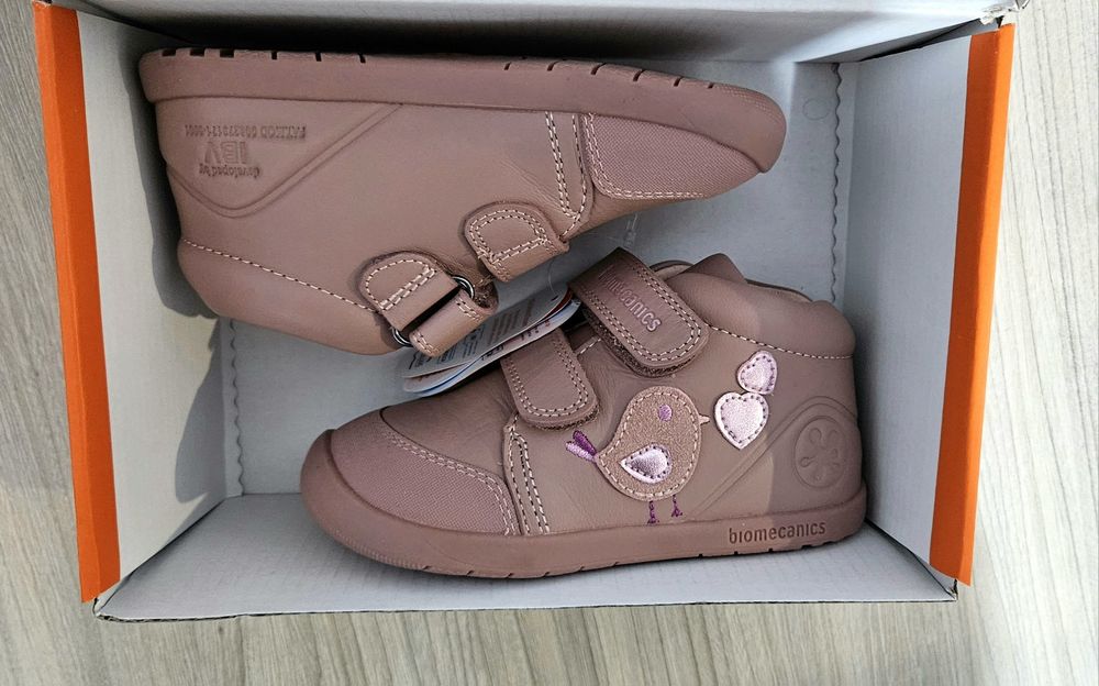 Vând pantofi biomecanics mărimea 23,noi