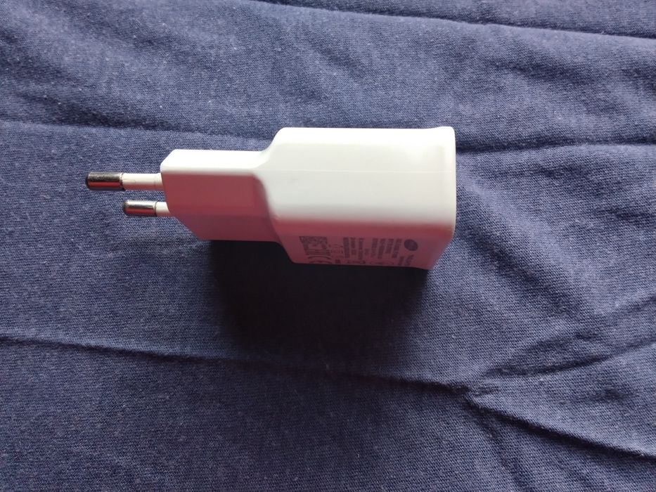 оригинално бързо зарядното устройство за смартфони и таблети