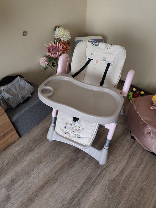 Столче за хранене момиче