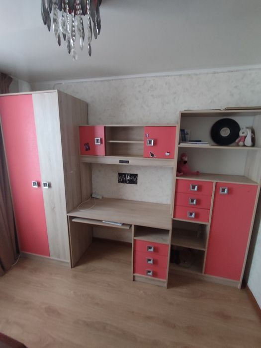 Подростковая стенка и тахта